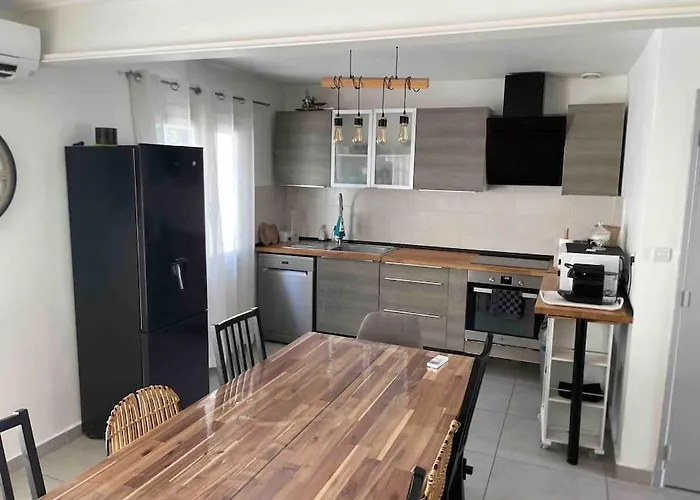 Agreable Maison De A 500 Metres De La Cite קרקסון