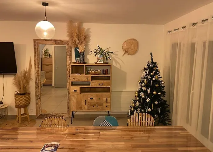 Agreable Maison De A 500 Metres De La Cite * קרקסון